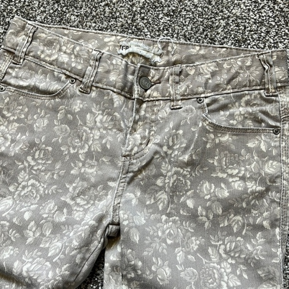 DESIGNED BY FREE PEOPLE! Straight Leg Floral Pants Size 26
